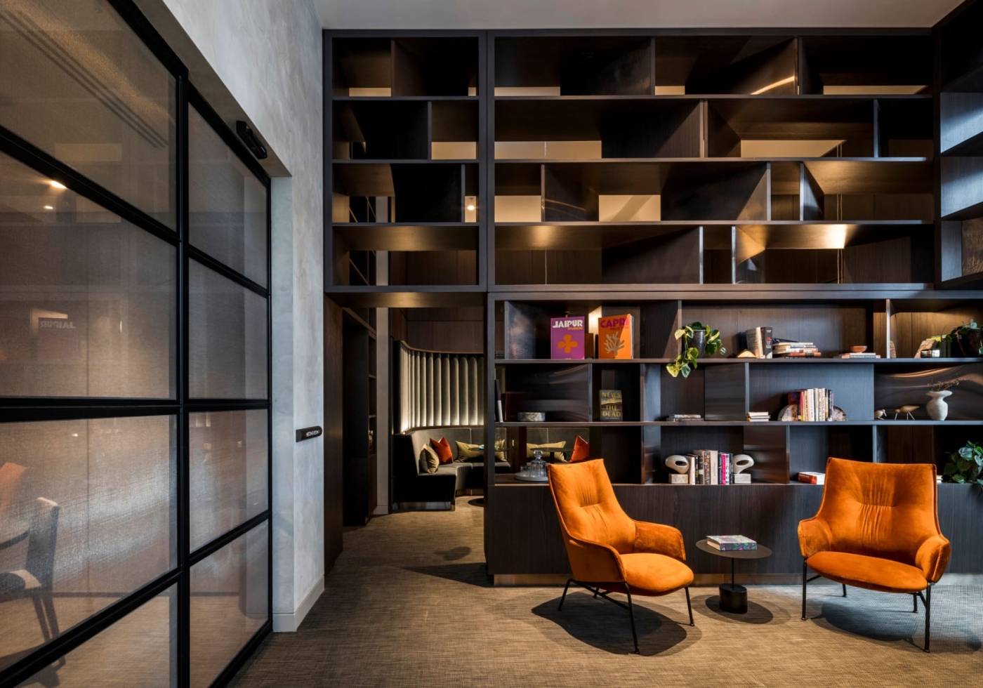 A library with bookable meeting rooms